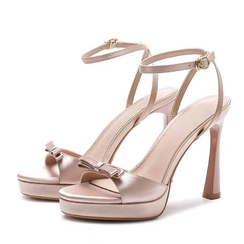 נעלי עקב דגם Velle